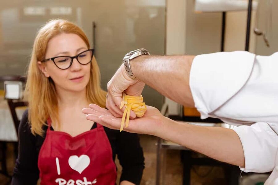 Florence: Pasta Class with Wine, Limoncello and Dessert - Making ravioli and tortelli: where finesse meets timing