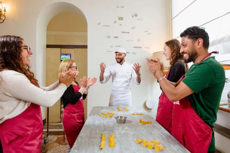Florence: Pasta Class with Wine, Limoncello and Dessert - The 3-hour rhythm: from apron on to table set