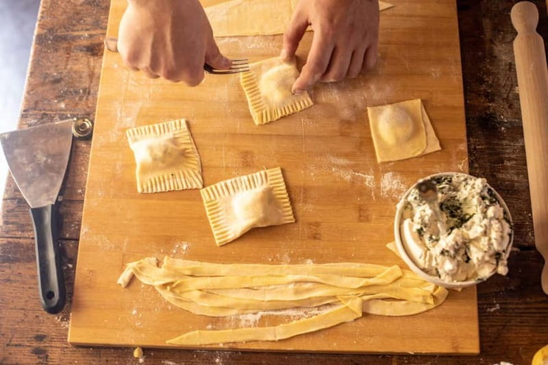 Florence: Pasta & Tiramisu Class with Unlimited Wine - Sant’Ambrogio Market: Ingredient Shopping With the Chef