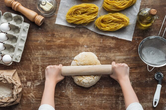 Florence: Pasta & Tiramisu Cooking Class with Unlimited Wine - The meal part: wine pairing and the relaxed restaurant finish