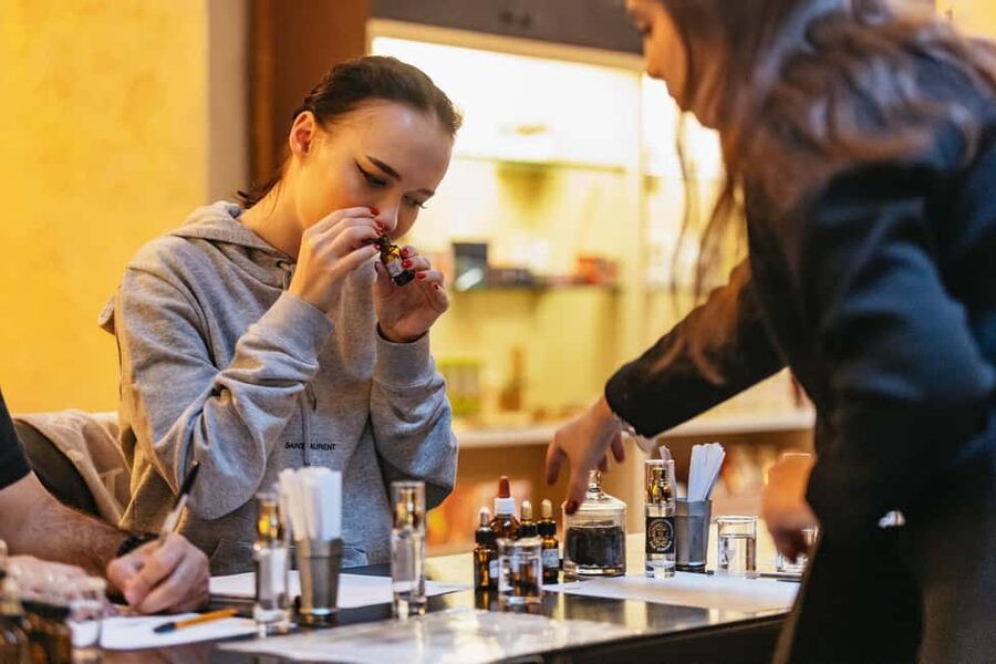 Florence: Perfume Masterclass and Sensory Experience - Antica Spezieria Erboristeria San Simone: where the learning happens