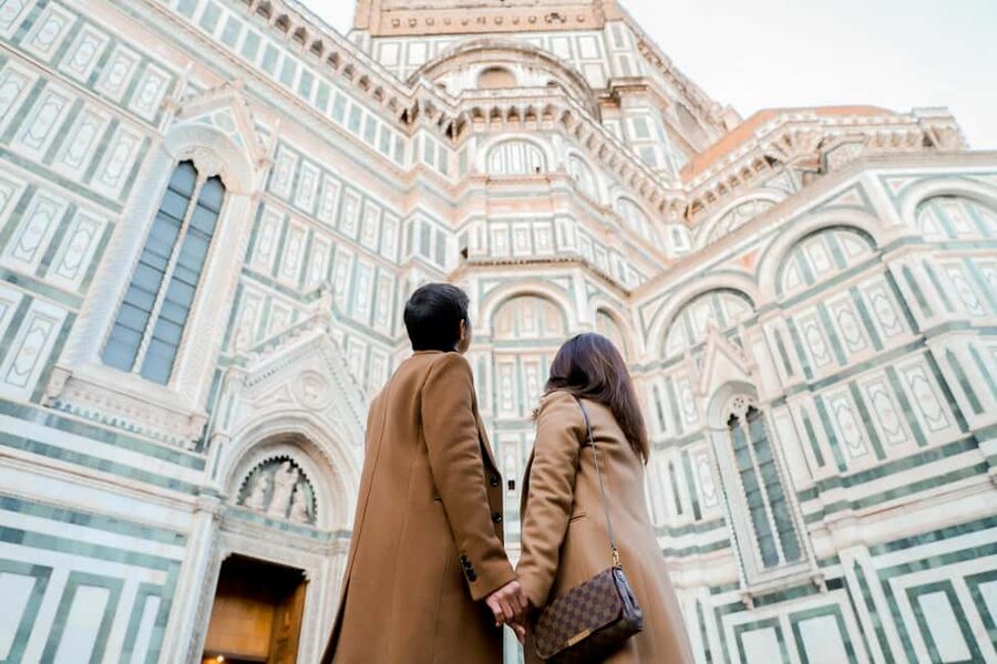 Florence : Photoshoot In The City - Rodney’s Approach: Comfortable Posing Without Pretending