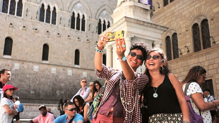 Florence: Pisa, Siena, S. Gimignano, Chianti Wine & Lunch - Getting on the bus: Piazzale Montelungo is the anchor