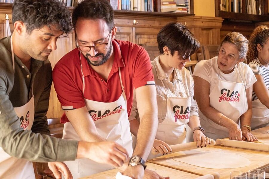 Florence: Pizza and Gelato Experience with Unlimited Wine - Toppings You Actually Choose: Margherita to Diavola