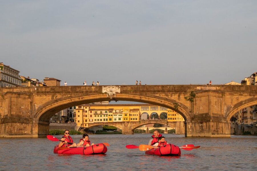 Florence: Ponte Vecchio and City Sights Guided Kayak Cruise - Getting on the Kayak: a Safety Check and Simple Controls