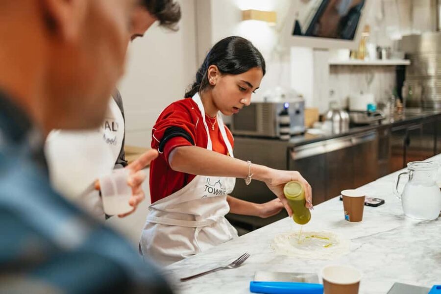 Florence: Premium Pizza & Gelato Preparation Class with Wine - Tomato Sauce and Toppings: Fresh, Simple, and Practical