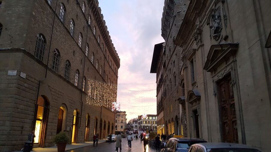Florence: Private 4-Hour Walking Tour with Eugenia Gasheeva - Piazza della Repubblica to Piazza dei Signori: where Florence shows its power