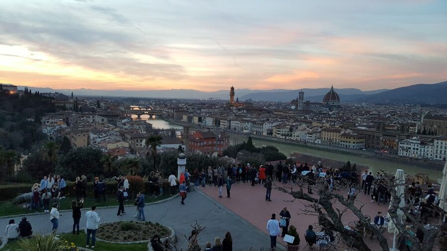 Florence: Private 4-Hour Walking Tour with Eugenia Gasheeva - Meeting Eugenia Gasheeva: logistics that make the walk easier