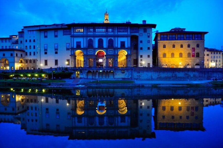 Florence: Private E-Bike Night Tour & Piazzale Michelangelo - Getting started at Via de’ Neri: the easy first stretch
