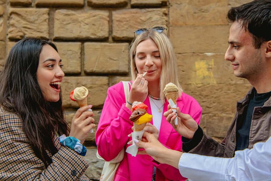 Florence: Private Food Walking Tour with Tuscan Classics - Meeting Panini Schiaccia Passera and getting oriented fast