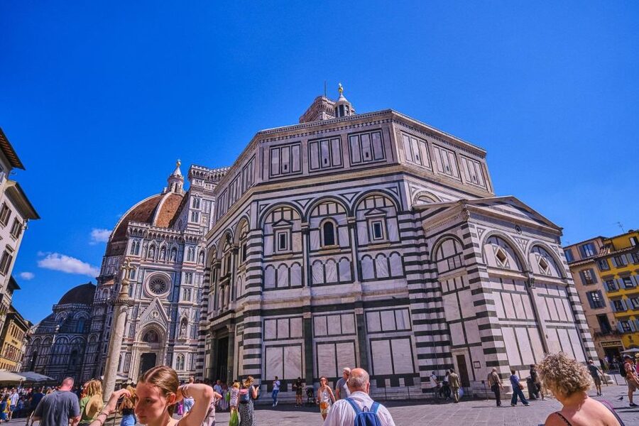 Florence: Private Guided Walking Tour - Uffizi Gallery Colonnade to Ponte Vecchio: The Photo Run That Feels Like a Story