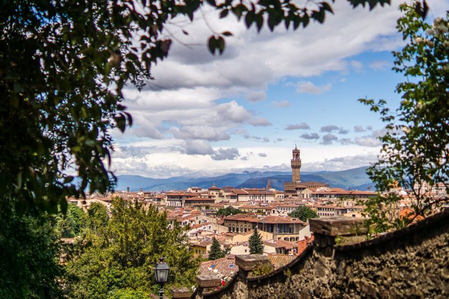 Florence: Private Photo Walking Tour - A streetside classroom in Renaissance Florence