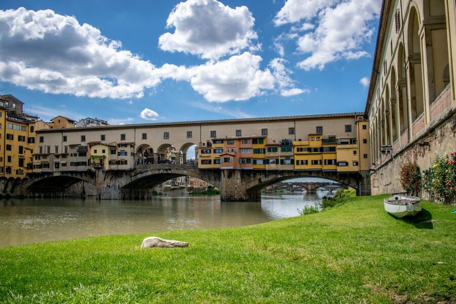Florence: Renaissance City Walking Tour & wine windows - Uffizi courtyard: a fast way to appreciate the big museum energy