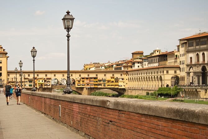 Florence Renaissance walking tour - Michelangelo’s Bridge Views and the Ponte Vecchio Moment