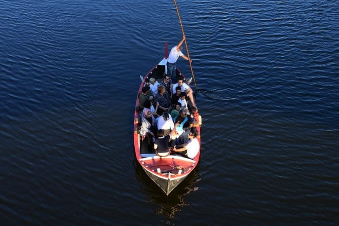 Florence River Cruise on a Traditional Barchetto - The Pre-Board Walk: Piazza della Signoria to Ponte Vecchio
