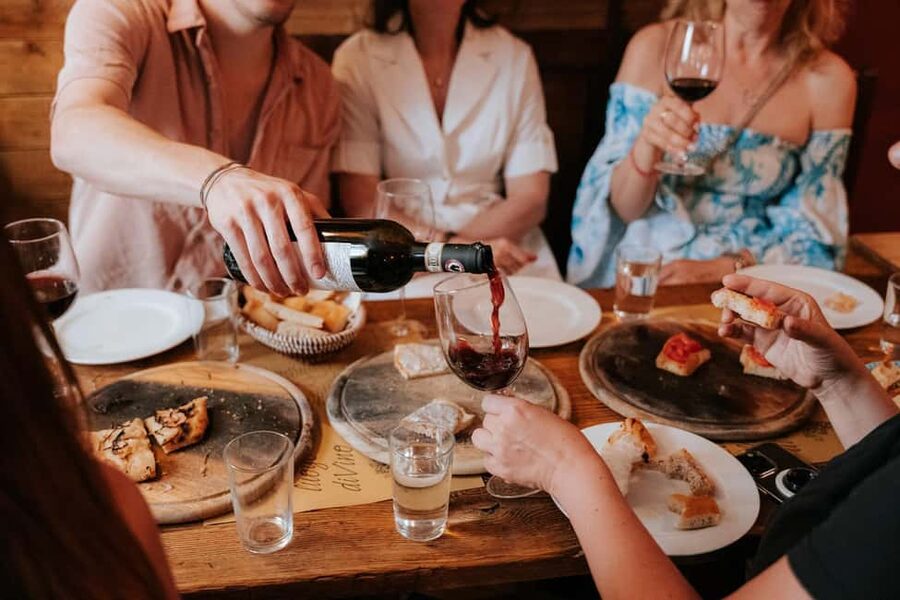 Florence: Small-Group Sunset Food & Wine Tour in Oltrarno - Should you book the Oltrarno Sunset Food & Wine Tour?