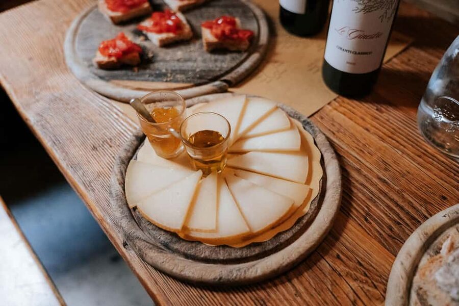 Florence: Small-Group Sunset Food & Wine Tour in Oltrarno - Where you start: Piazza Santo Spirito meeting details that matter