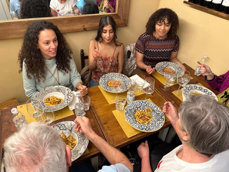 Florence: Street Food Tour with Wine & Local Guide - Ponte Vecchio and the rhythm of historic Florence