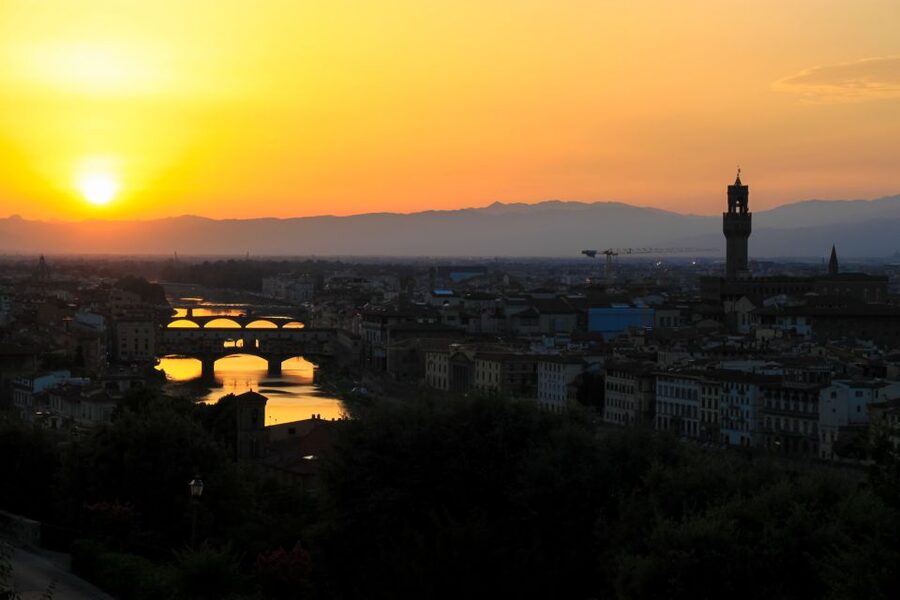 Florence: Sunset Sightseeing Tour and Wine Tasting - Back Across the Arno: Piazza Signoria and Duomo Highlights