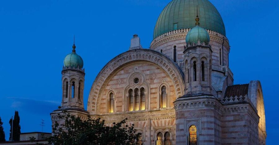 Florence: Synagogue and Jewish Museum Entry Ticket - Inside the synagogue: the green dome and a prayer-focused space