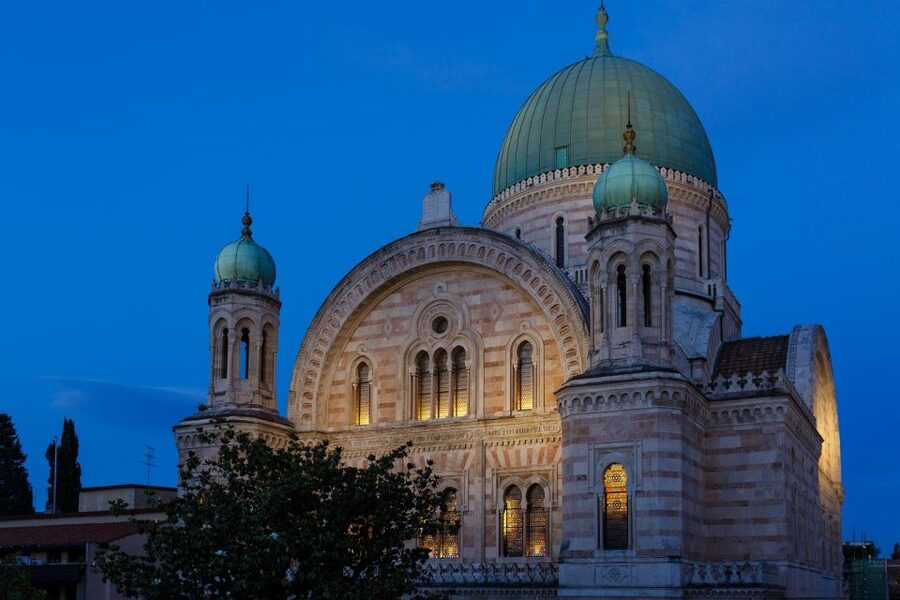 Florence: Synagogue and Jewish Museum Entry Ticket - Nearby bonus stops: Hard Rock discounts and a kosher meal nearby