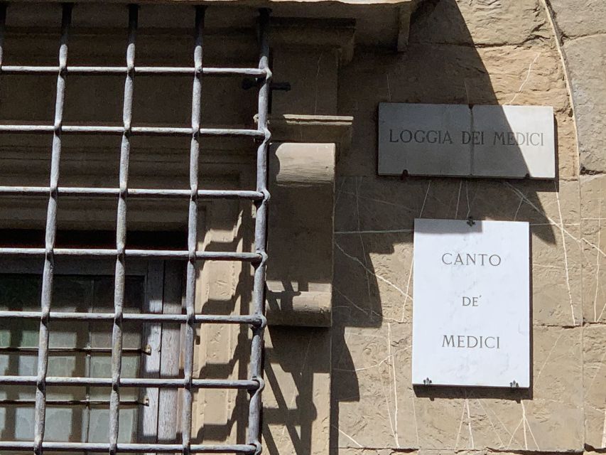 Florence: The Medici Family Guided Walking Tour - Piazza della Signoria and Palazzo Vecchio: politics you can walk through