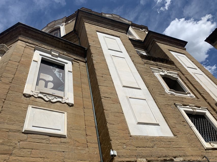 Florence: The Medici Family Guided Walking Tour - A quick stop toward the Uffizi area: seeing the art world’s center