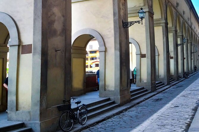 Florence - The Medici's Private Walking Tour - Piazza della Signoria to Ponte Vecchio: civic power and the secret corridor