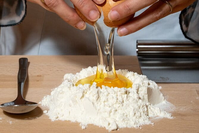 Florence: Tiramisu & Pasta Cooking Class with Unlimited Wine - The 2.5-hour flow: what you’ll actually do (and eat)