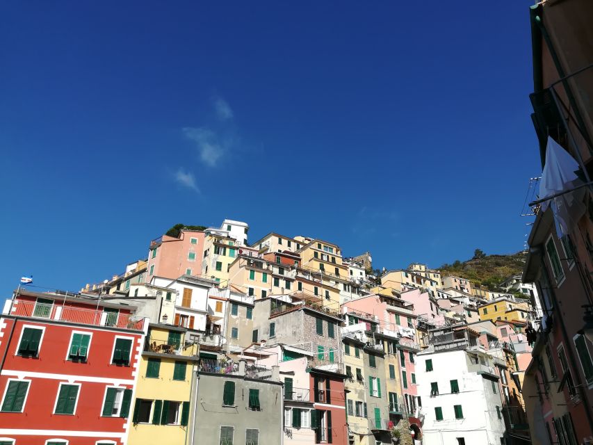 Florence to Cinque Terre: Round-Trip Escorted Journey - Your Cinque Terre Village Mix: Riomaggiore, Corniglia, Vernazza, Monterosso