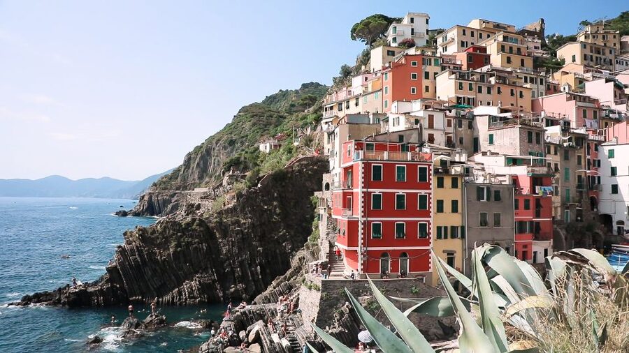 Florence to Cinque Terre: Round-Trip Escorted Journey - Walking Reality Check: Shoes, Sun, and the Hill Factor