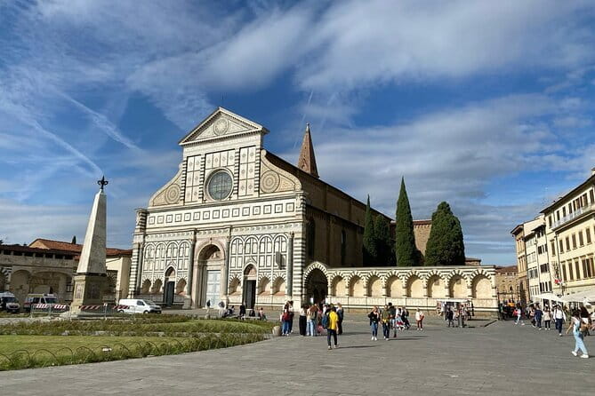 Florence tour of the historic center. Stories, legends and gossip - A legend-forward walk from Santa Maria Novella to Piazza della Repubblica