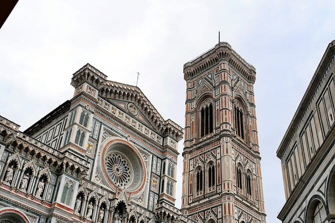 Florence tour of the historic center. Stories, legends and gossip - Stop 2: Officina Santa Maria Novella (perfume workshop and multimedia room)