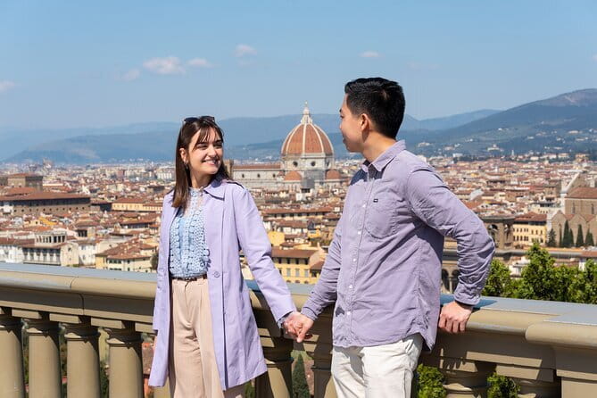 Florence tour with private shooting and photographer 2 hours - Moving to the Arno: the pace that keeps your photos varied