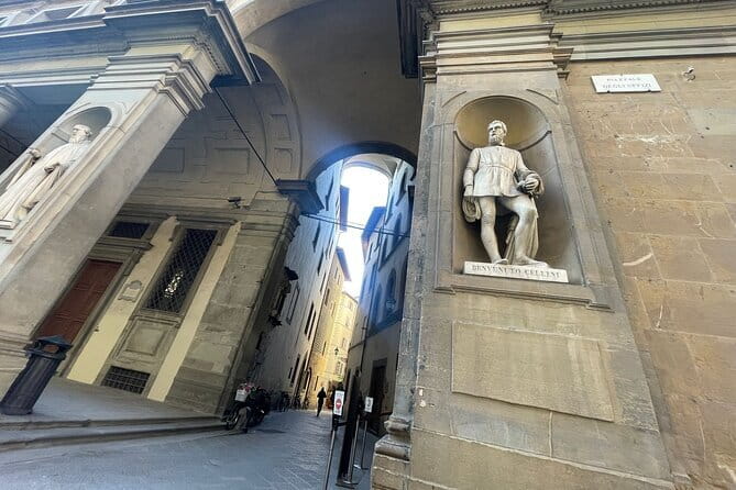 Florence: Uffizi Gallery Audio Guided Tour led by Tour Leader - Entering the Uffizi with Fast-Track Access (and a Smarter Rhythm Inside)