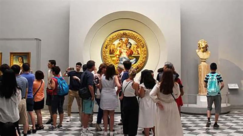 Florence: Uffizi Gallery entry ticket + audio guide - Small group energy with an English host/greeter