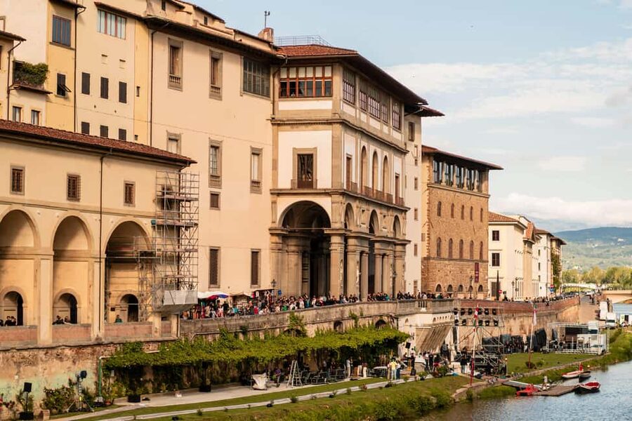 Florence: Uffizi Gallery Guided Tour - Starting at Piazzale degli Uffizi: find the Andrea Obgagna statue first