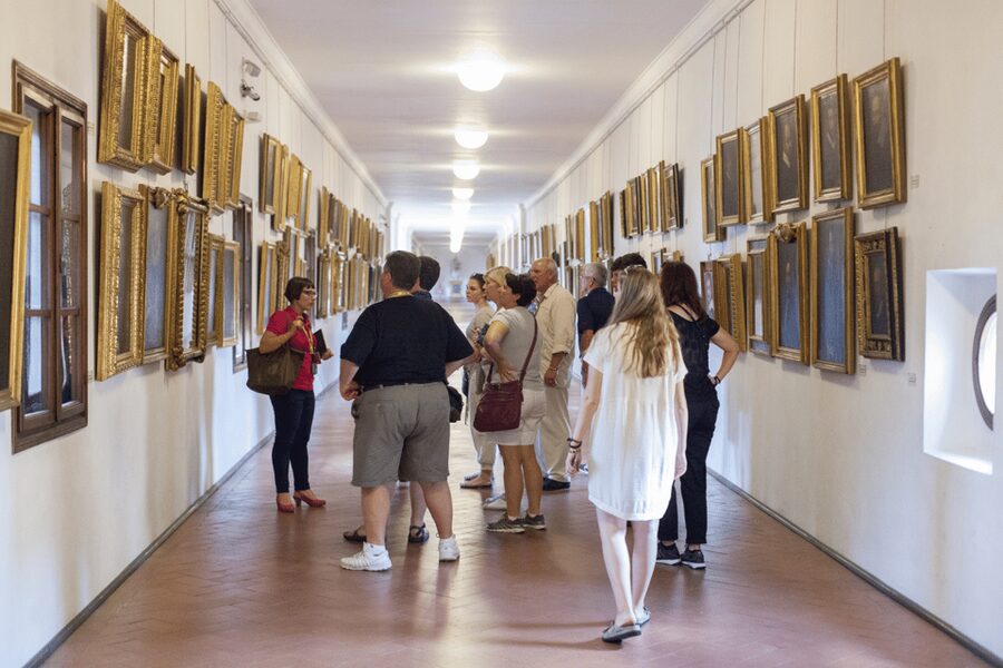 Florence Uffizi Gallery & Medici Vasari Corridor Guided Tour - Uffizi highlights: masterpieces plus the Renaissance story