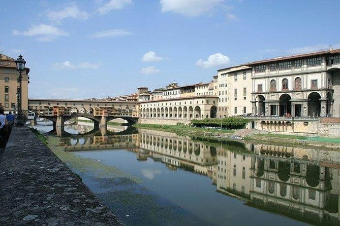 FLORENCE: Uffizi Gallery + Palazzo Vecchio monolingual Guided Tour - Small Group - Meeting at Piazzale degli Uffizi: small logistics that can save your day