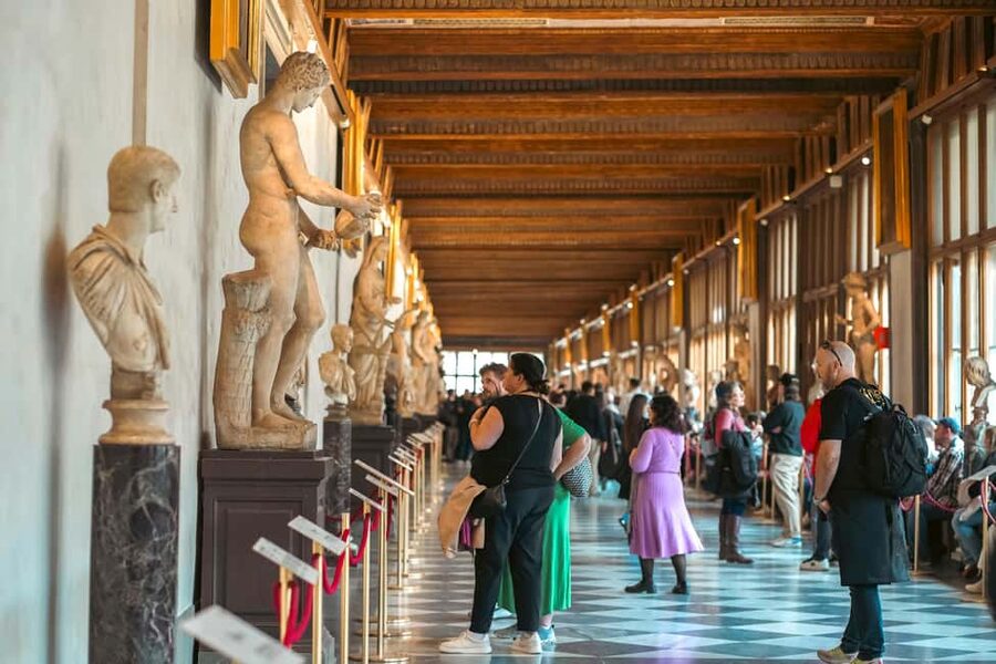 Florence: Uffizi Gallery Reserved-Entry VIP Tour - Getting In Fast: The Uffizi Security Check vs. Skip-the-Line Entry