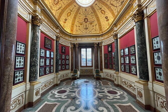 Florence: Uffizi Gallery Small Group Tour with Skip-the-Line - Inside the Uffizi Gallery: A 1.5-Hour Highlights-First Route