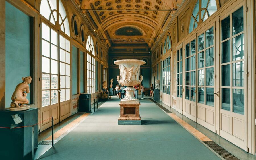 Florence: Uffizi Gallery Small Group with Entrance Tickets - Michelangelo’s Doni Tondo and the Power of Close Context