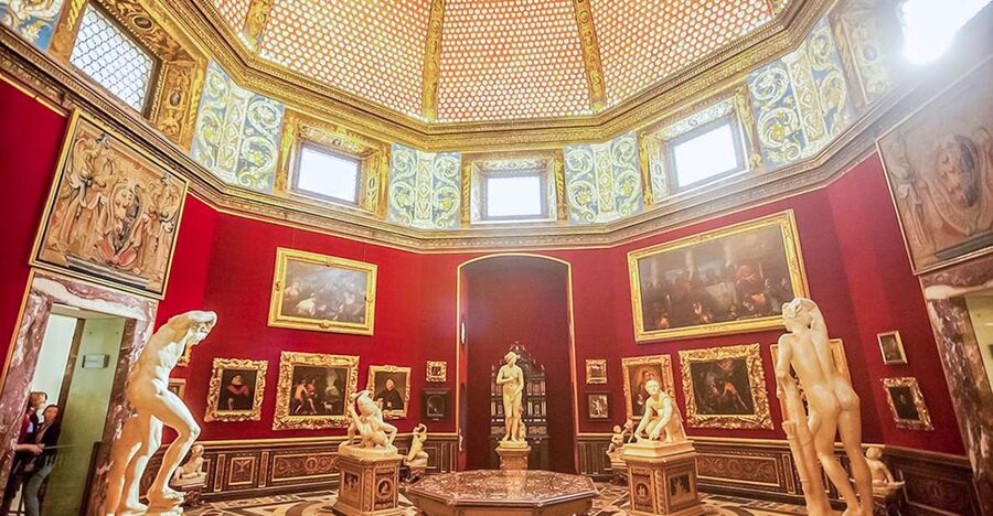 Florence: Uffizi Priority Ticket & Masterpieces Audio App - Medici statues, ancient copies, and why the corridors feel special