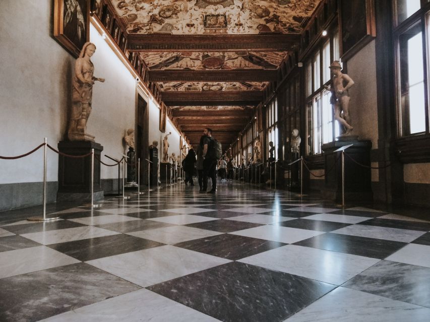 Florence: Uffizi Skip-the-Line Guided Tour - Inside the Uffizi: Your guided path through major Renaissance works