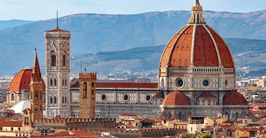 Florence: Uffizi Small-Group Tour (Max 9) + Vasari Option - Meeting point in Florence: find the Leonardo Statue and the blue flag