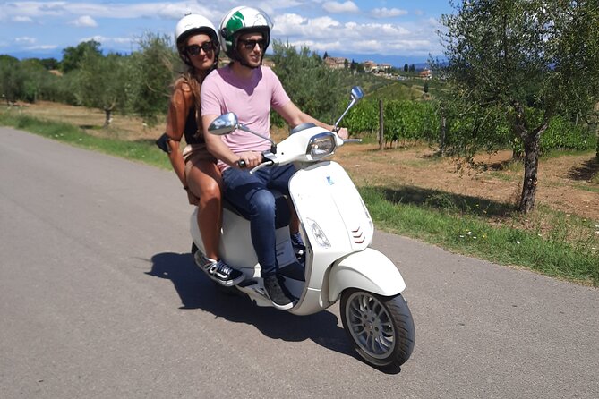 Florence Vespa Tour as a Passenger, max 6 people + Wine Window! - Duomo-area and Ponte Vecchio: famous Florence, delivered fast