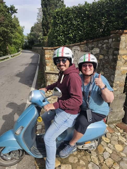 Florence: Vespa Tour as a Passenger + Wine Window! - Guides and group size: why up to 6 people matters