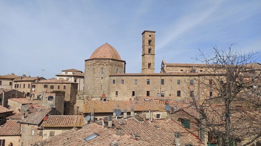 Florence: Volterra & San Gimignano Wine Tour with Lunch - Chianti Hills Photo Stop and the Drive Back to Florence