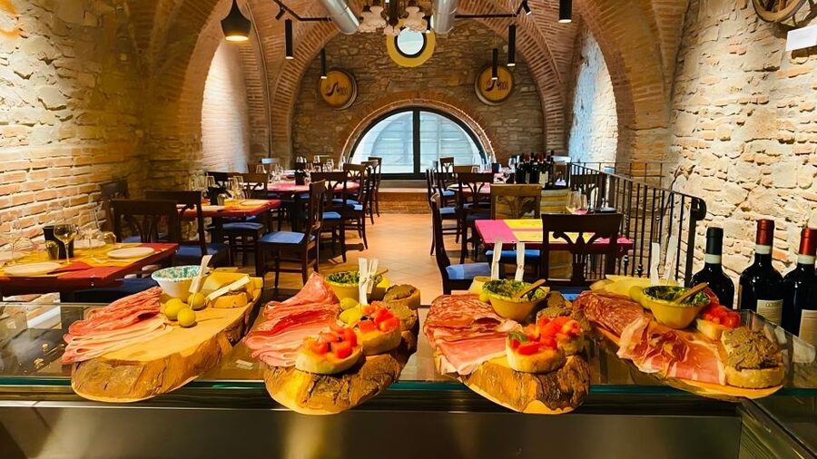 Florence Wine &Food: Taste Tuscan Flavors in Historic Cellar - Choosing between 3 wines and 6 wines: match it to your taste goals