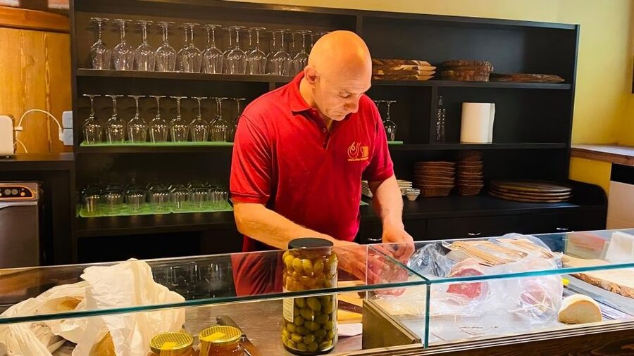 Florence Wine &Food: Taste Tuscan Flavors in Historic Cellar - The food pairing in this Florence cellar is the secret sauce